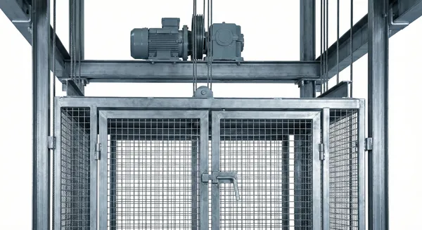 8 Ton Yük Asansörü - Ornikon Makina